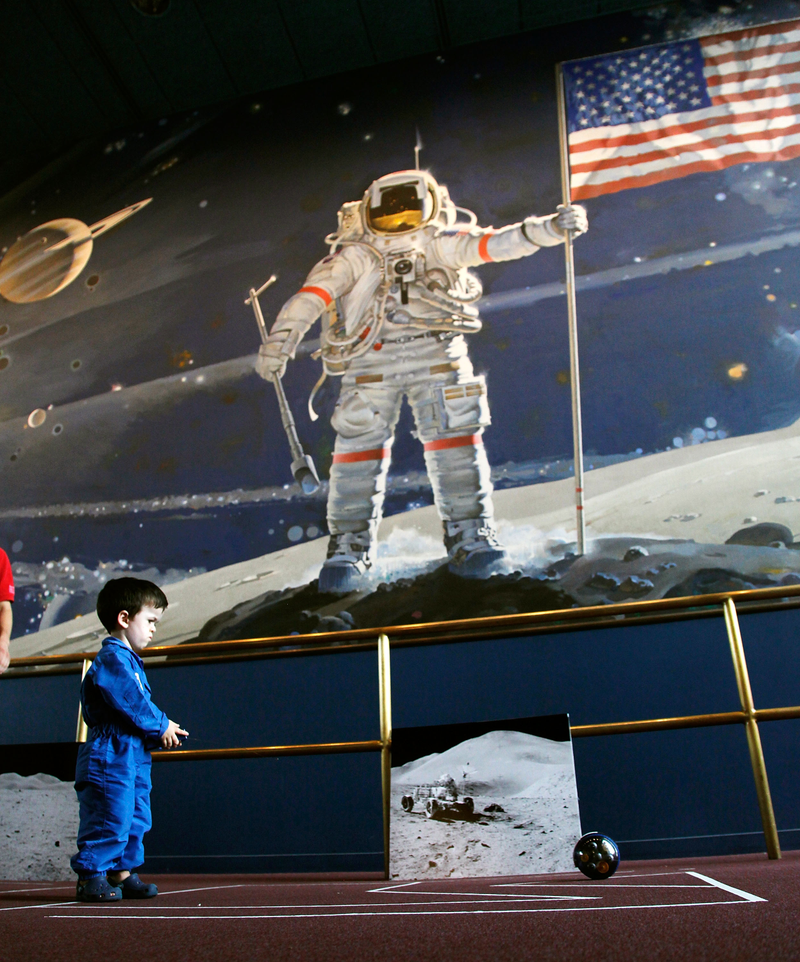 Illustration for article titled The Suits That Carried Our Heroes To The Moon